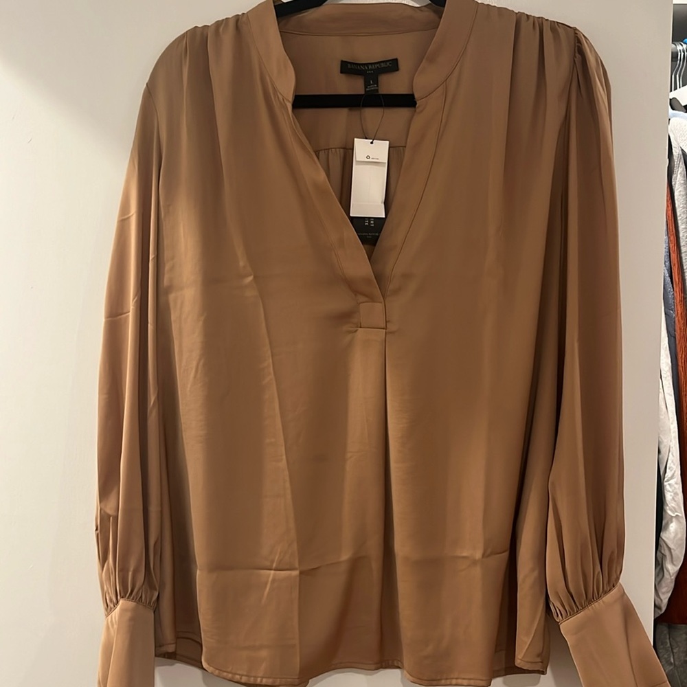 Silky tan top NWT